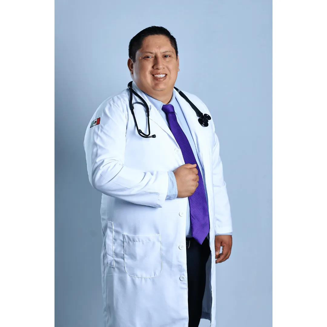 Dr. Misael Carreón, médico internista